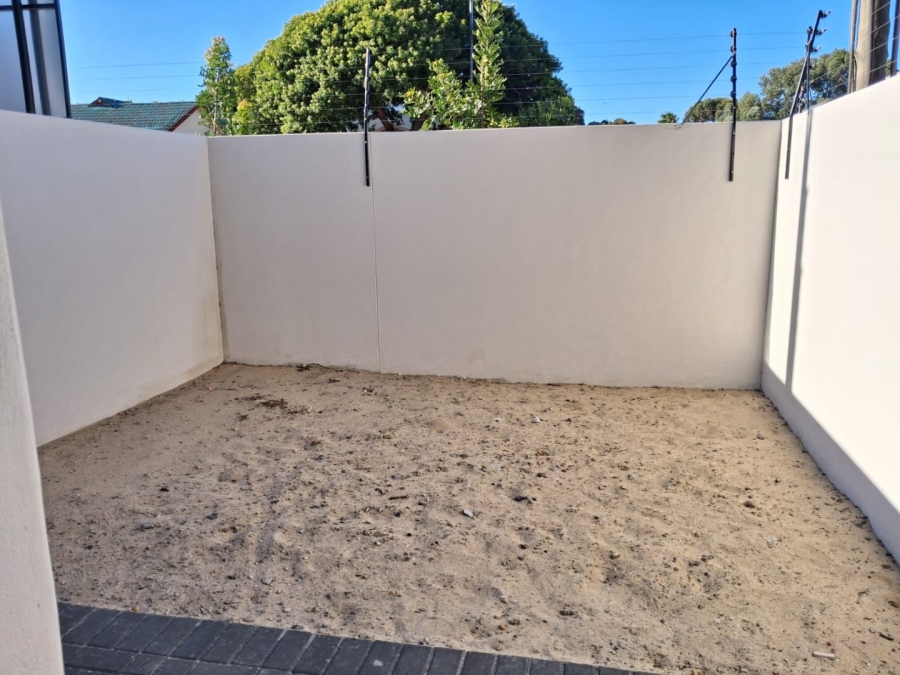 1 Bedroom Property for Sale in Table View Western Cape